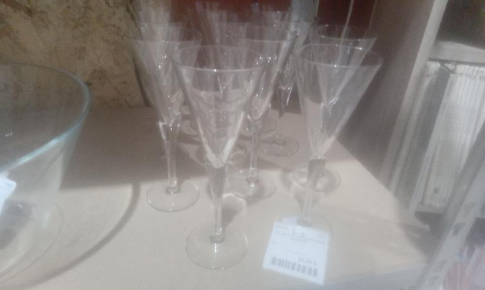 LOT DE FLUTES A CHAMPAGNE EN VERRE
