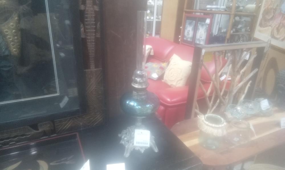 LAMPE A PETROLE PIED AJOURE METAL+VERRE