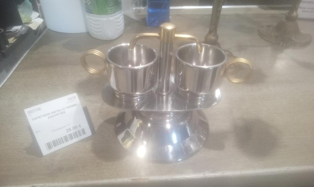 CAFETIERE METAL+2 TASSES ASSORTIES