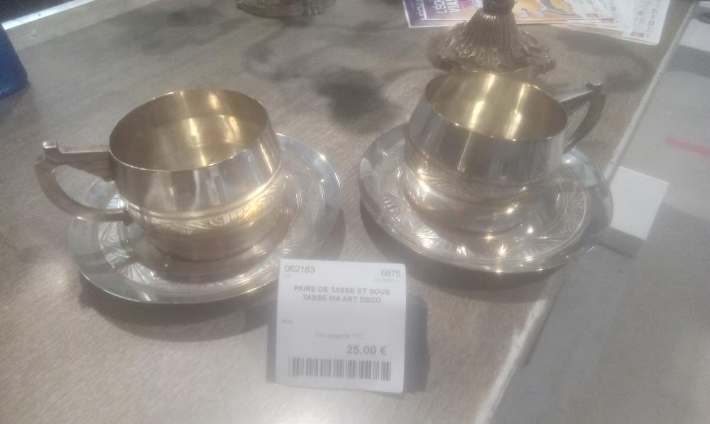 PAIRE DE TASSE ET SOUS TASSE MA ART DECO