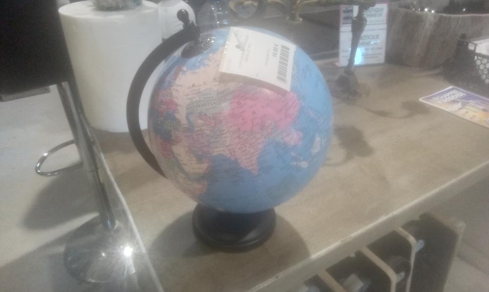 MAPPEMONDE PM SOCLE METAL ET PVC