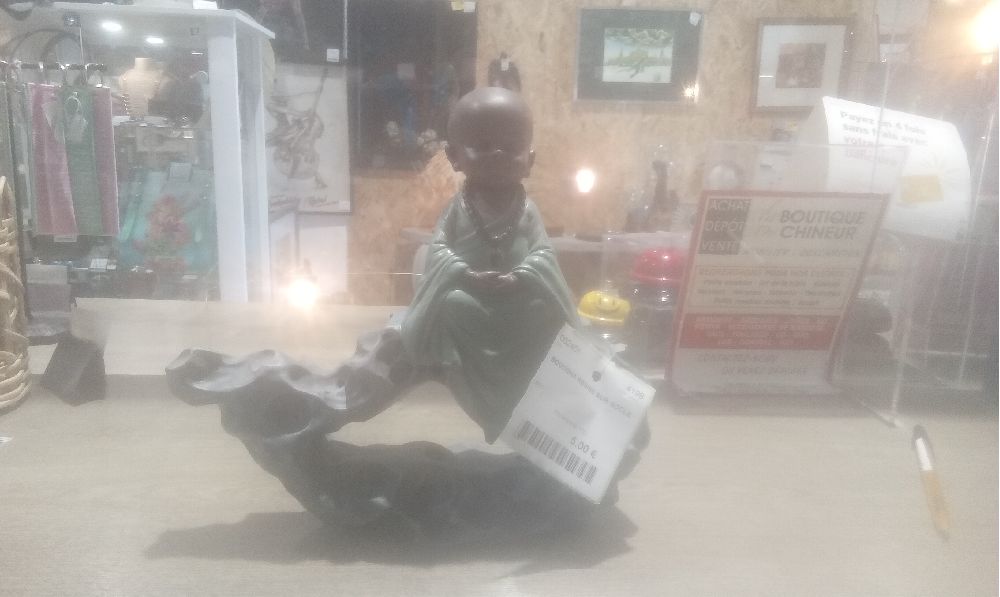 BOUDDHA RESINE SUR SOCLE