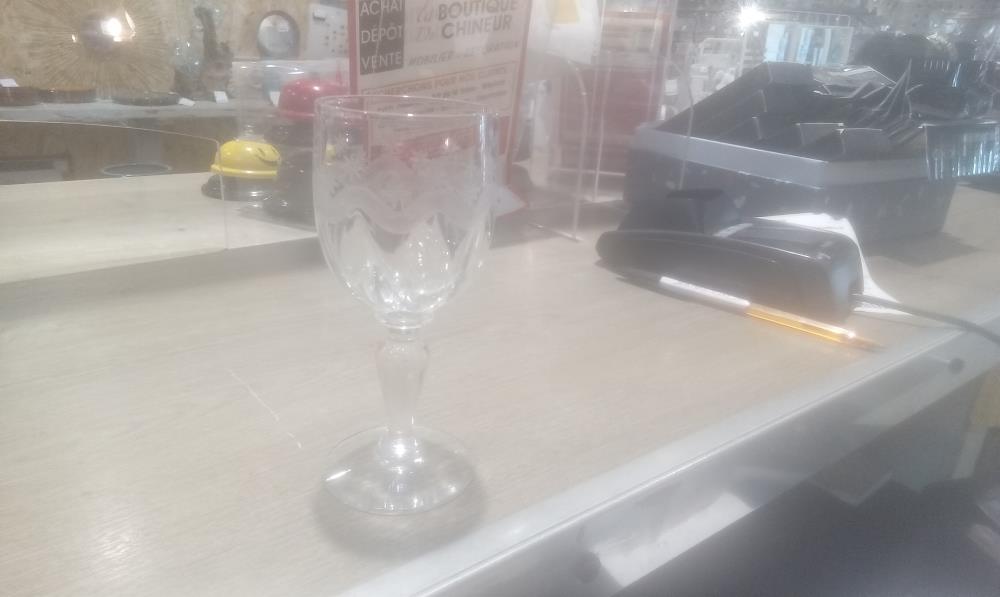 LOT DE VERRES A PIED ANCIENS GRAVES A DIGESTIF VIERZON MODELE EMMA