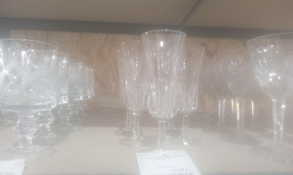 LOT DE FLUTES A CHAMPAGNE EN VERRE