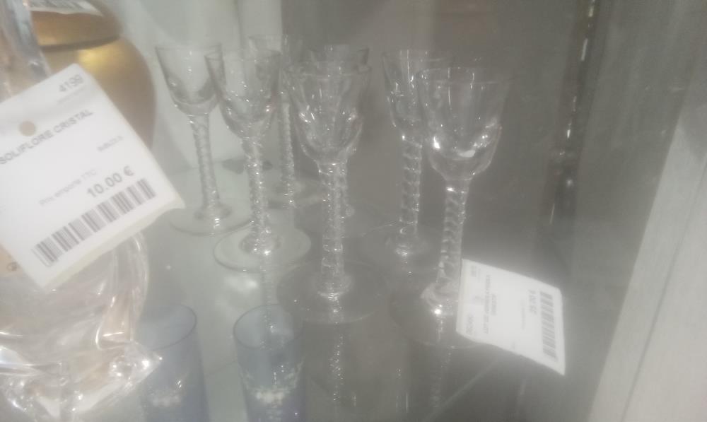 LOT DE VERRES A PIEDS A DIGESTIF