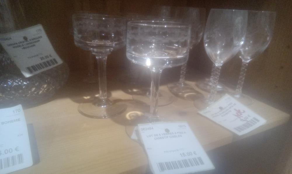 LOT DE 5 VERRES A PIED A DIGESTIF CISELES