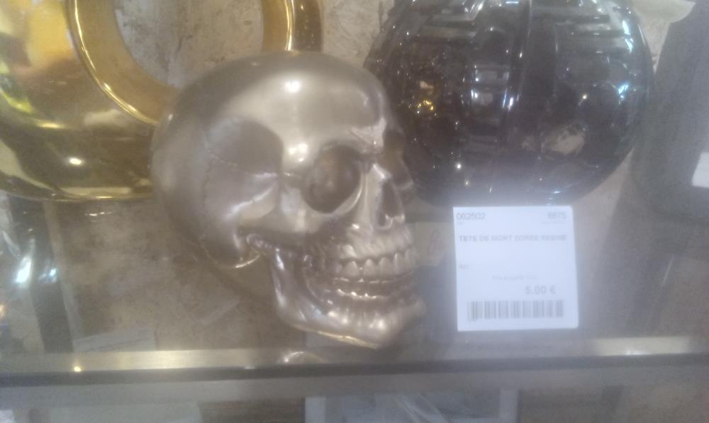TETE DE MORT DOREE RESINE