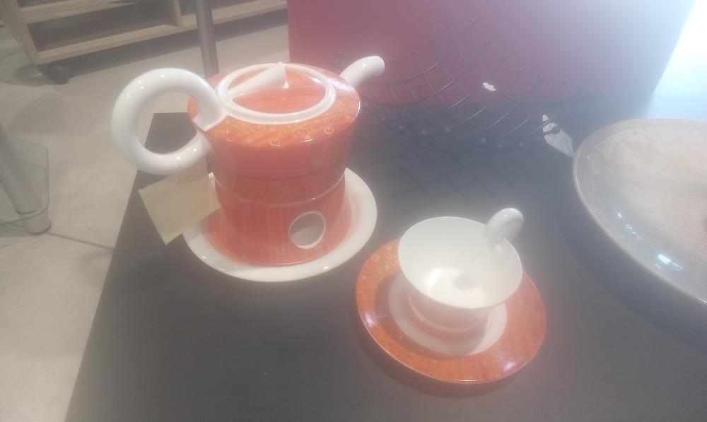 CAFETIERE CERAMIQUE+ TASSE ET SOUS TASSE BONE CHINA