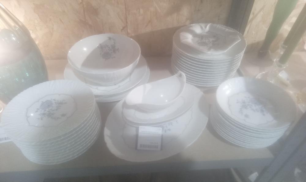 SERVICE PORCELAINE DE LIMOGES MODELE VENUS YANG