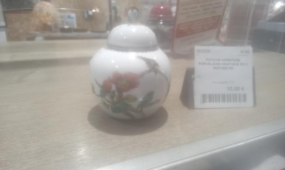 POTICHE MINIATURE PORCELAINE ASIATIQUE EN 2 PARTIES PM