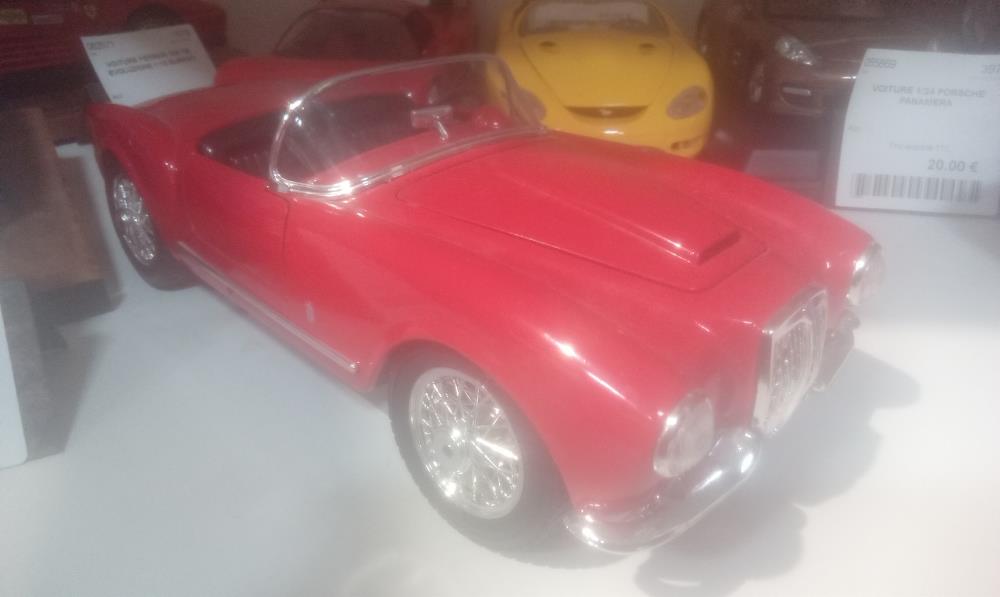 VOITURE  LANCIA AURELIA B24 SPIDER 1:18 BURAGO
