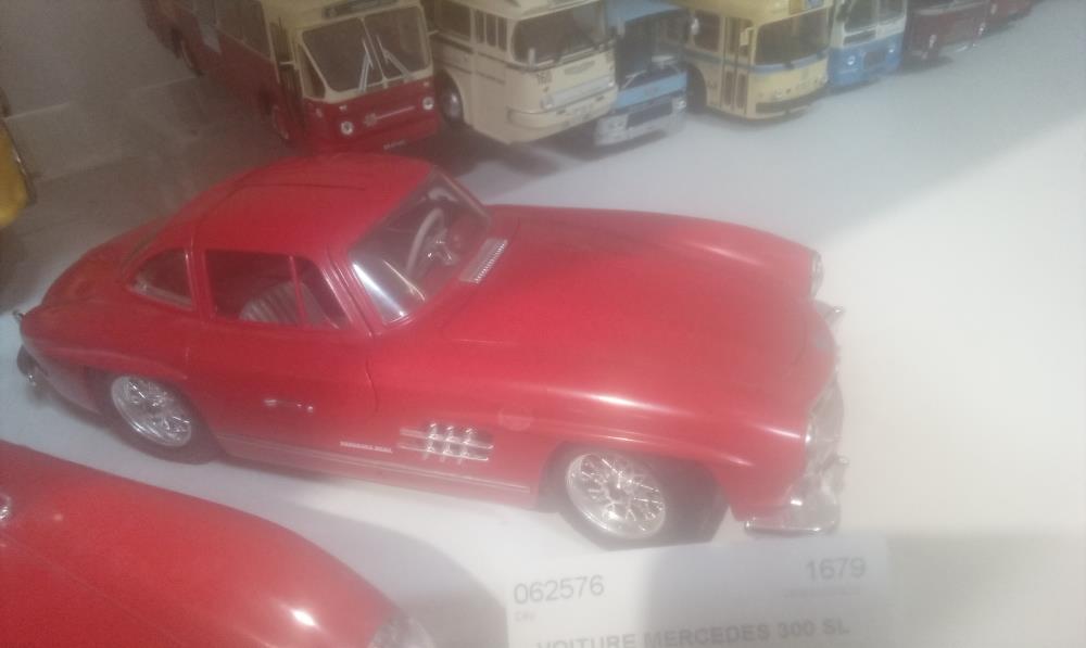 VOITURE MERCEDES 300 SL 1:18 BURAGO