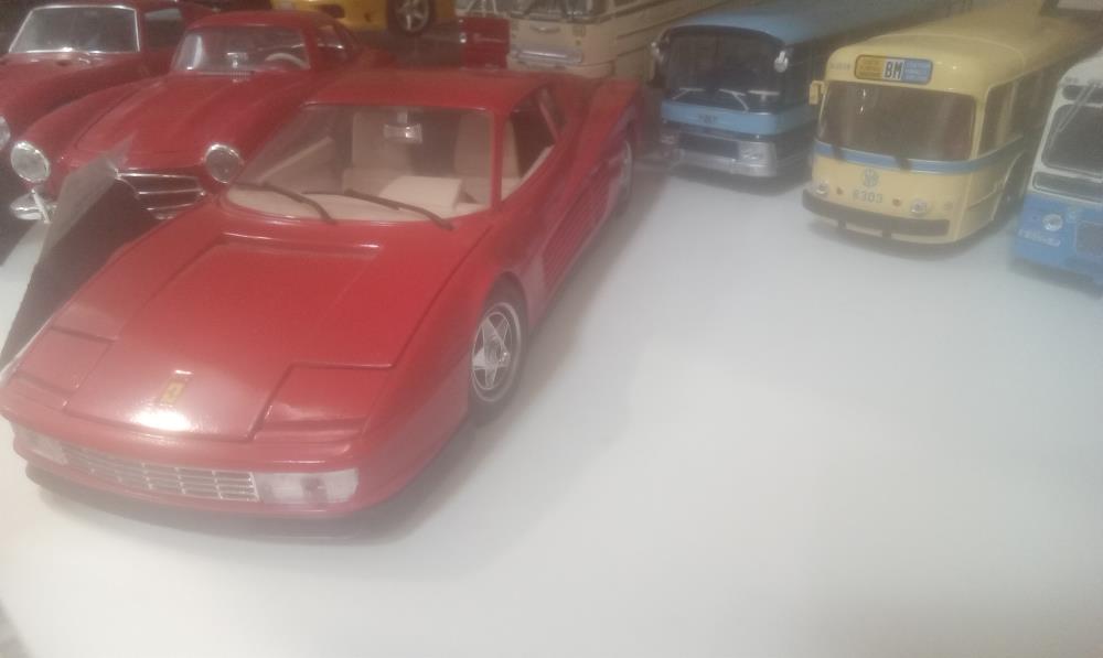 VOITURE FERRARI TESTAROSSA 1:18 BURAGO