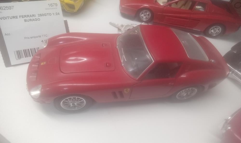 VOITURE FERRARI  250GTO 1:24 BURAGO
