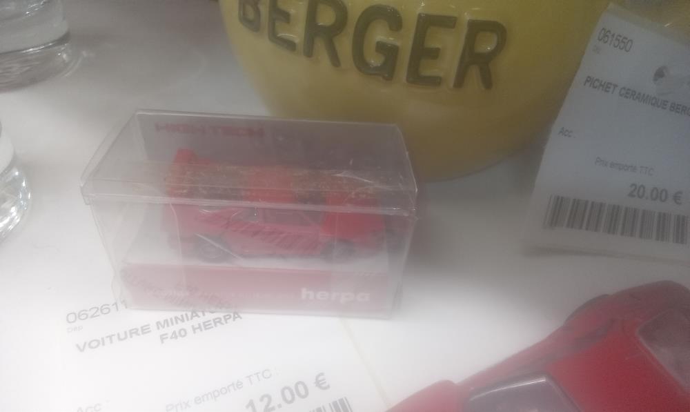 VOITURE MINIATURE FERRARI F40 HERPA