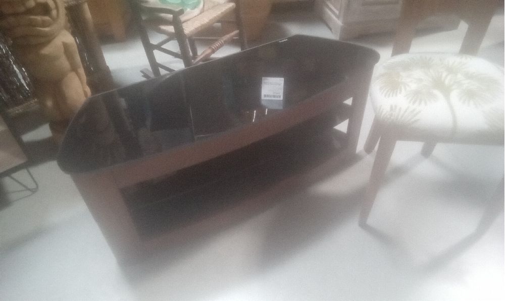 MEUBLE TELE PLATEAU NOIR ET BOIS TEINTE MERISIER