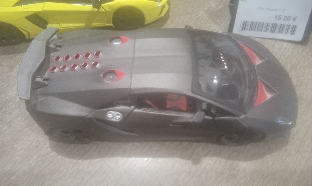 VOITURE  1/24 BURAGO LAMBORGHINI SESTO ELEMENTO