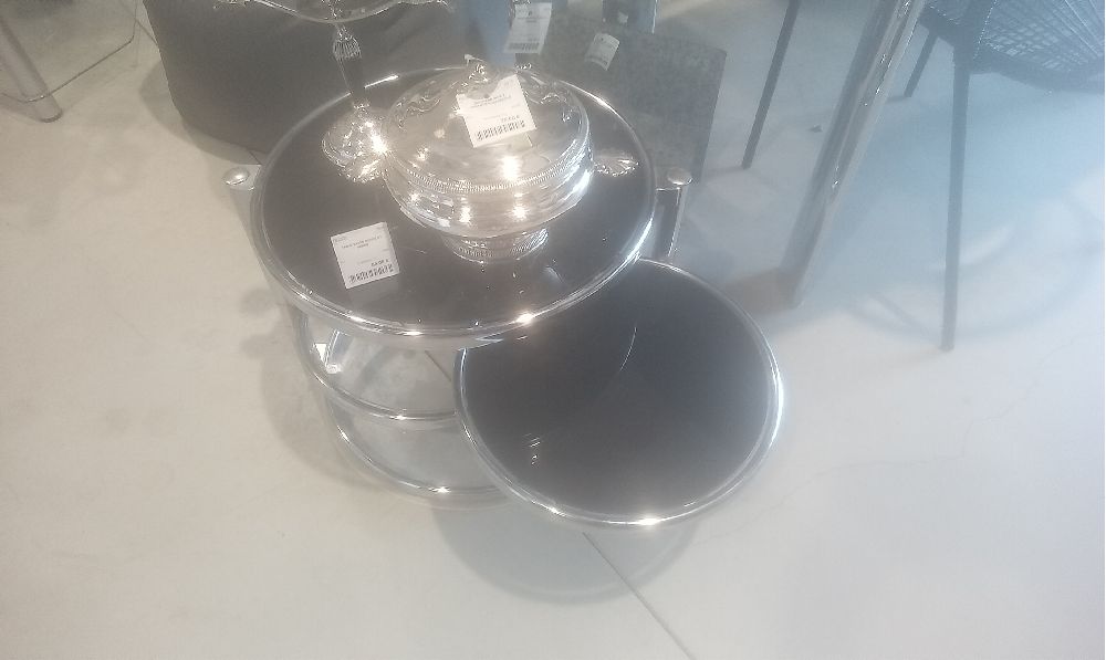 TABLE BASSE RONDE ET VERRE