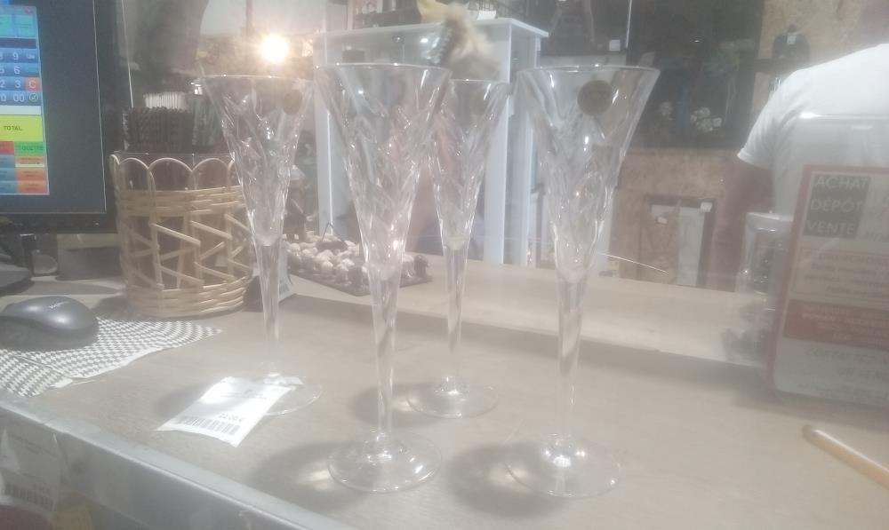 LOT DE 4 FLUTES A CHAMPAGNE CRISTAL PCR