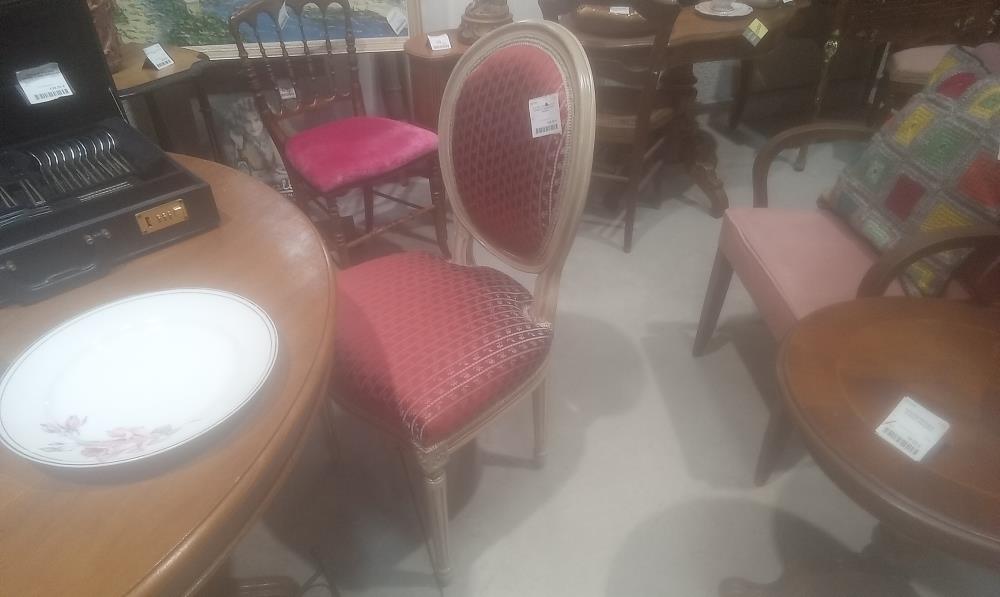 LOT DE 4 CHAISES STYLE LOUIS XVI TISSUS OR ET ROUGE