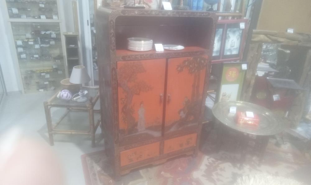 MEUBLE ASIATIQUE 2 PORTES+2 TIROIRS+NICHE FOND ROUGE