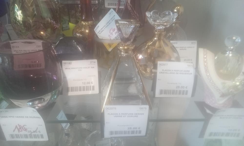 FLACON A PARFUME DESIGN VERRE ET DORURE