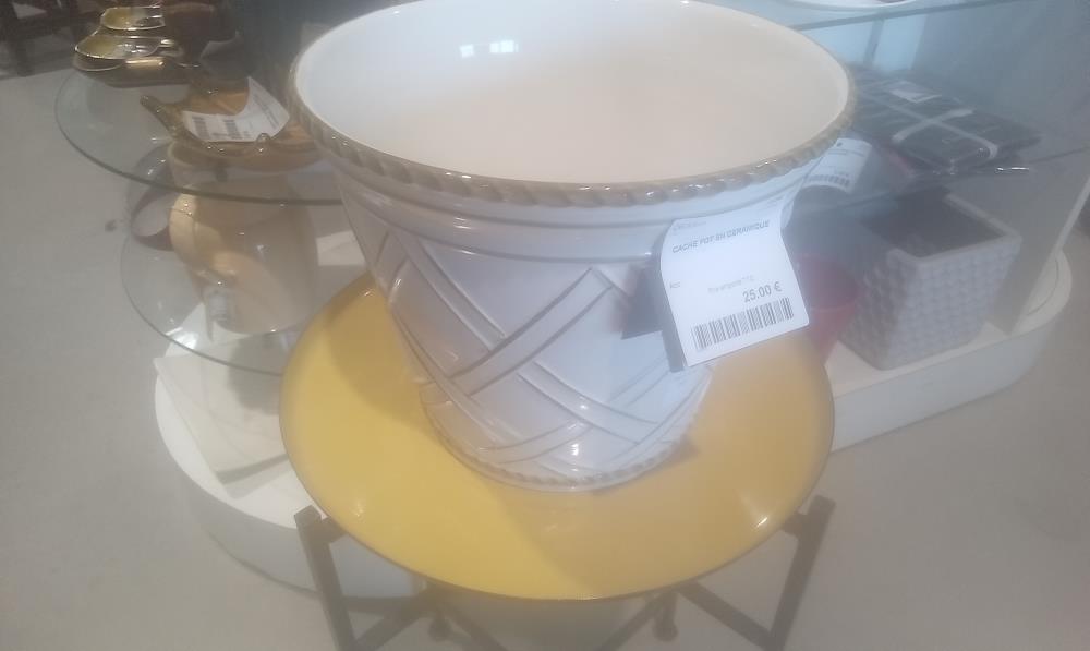 CACHE POT EN CERAMIQUE
