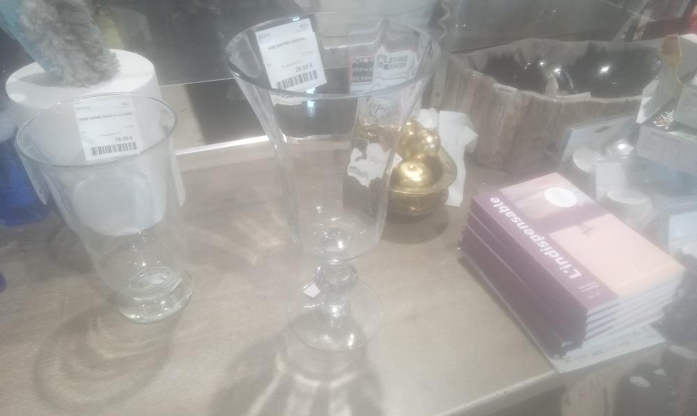 VASE SUR PIED CRISTAL