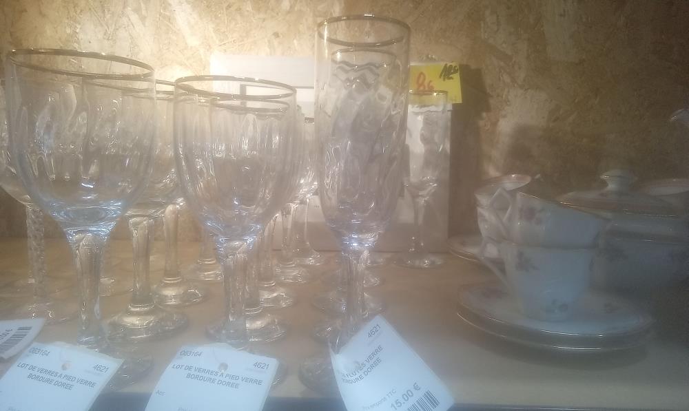 LOT DE FLUTES VERRE BORDURE DOREE