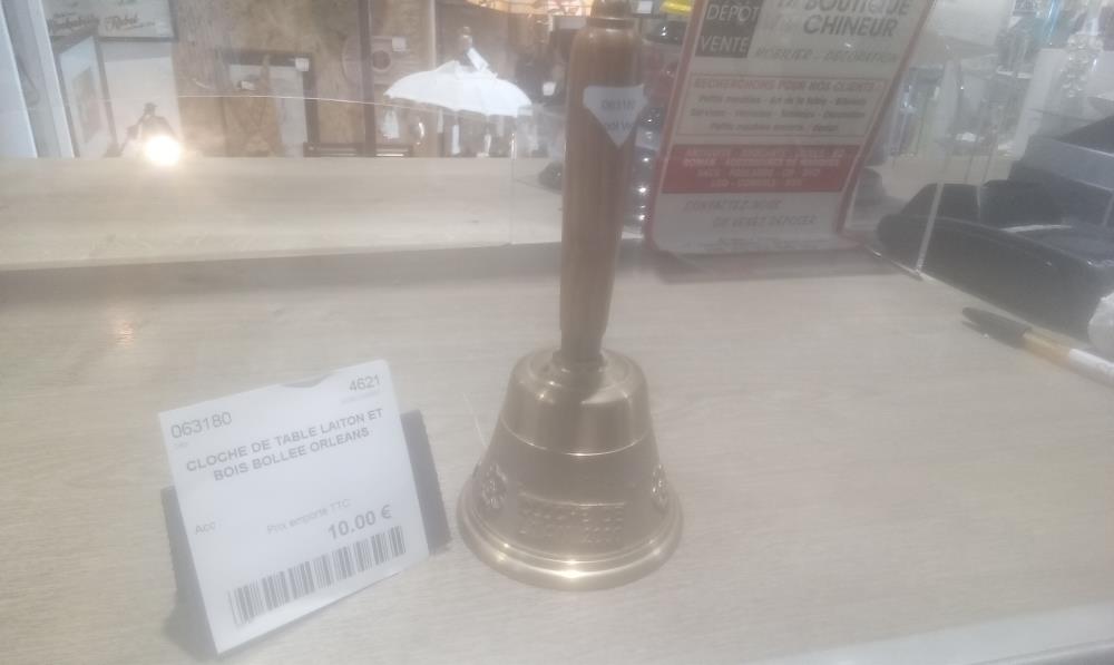 CLOCHE DE TABLE LAITON ET BOIS BOLLEE ORLEANS