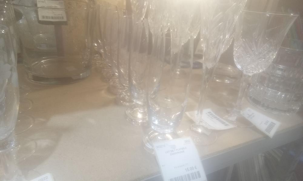 LOT DE 7 FLUTES A CHAMPAGNE