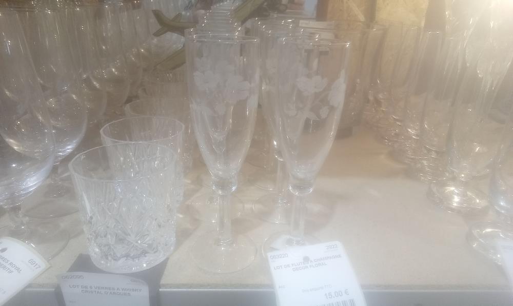 LOT DE FLUTES A CHAMPAGNE DECOR FLORAL