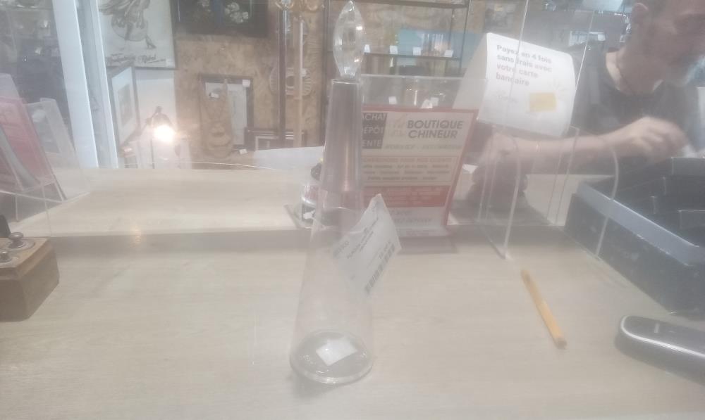 FLACON VERRE CISELE +BOUCHON
