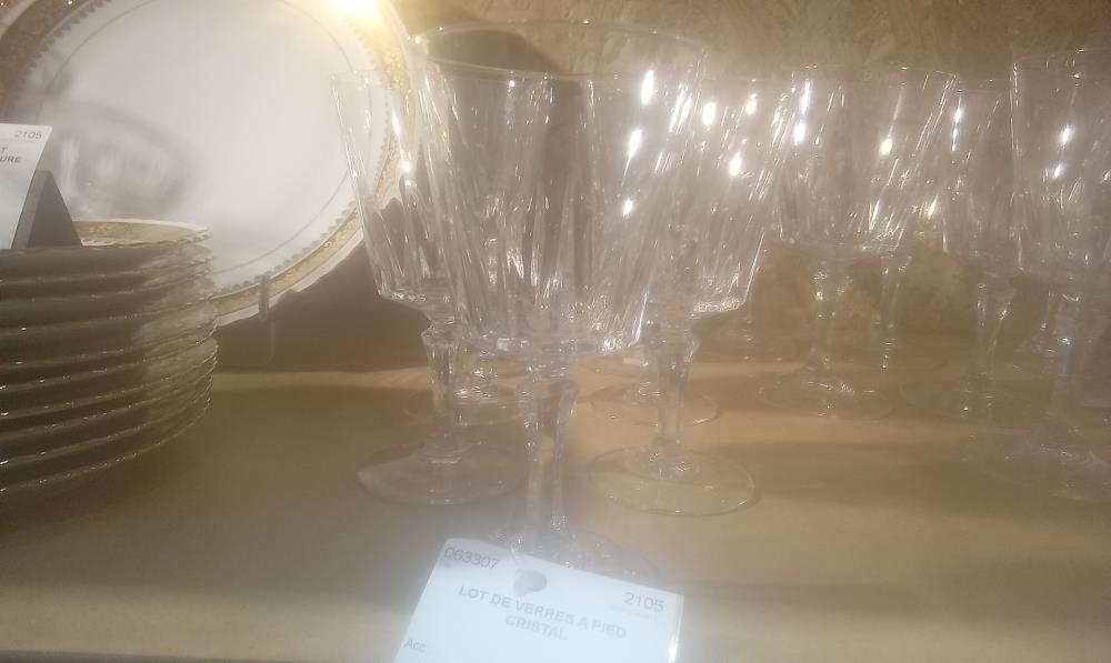 LOT DE VERRES A PIED CRISTAL