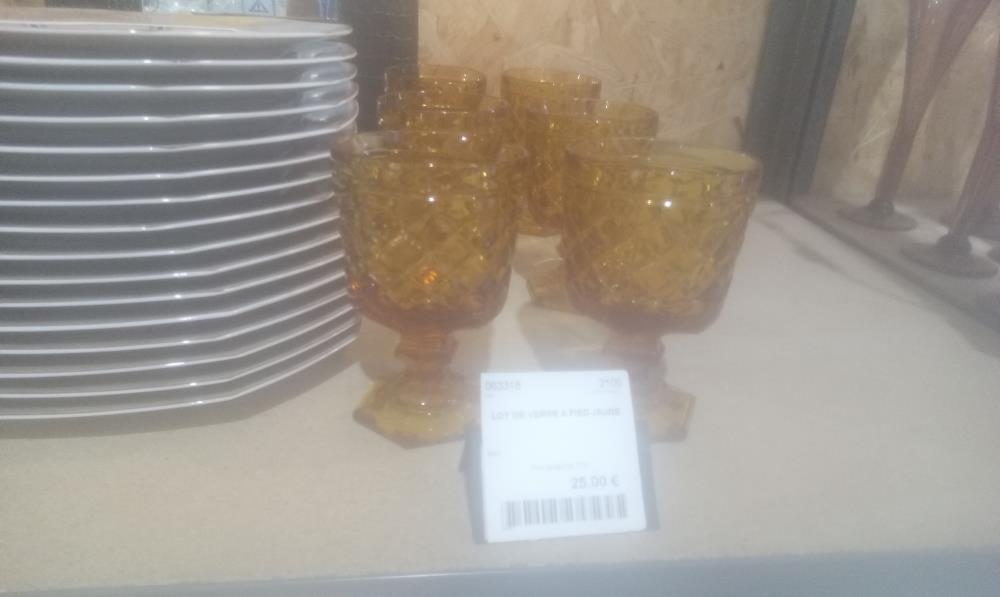 LOT DE VERRE A PIED JAUNE