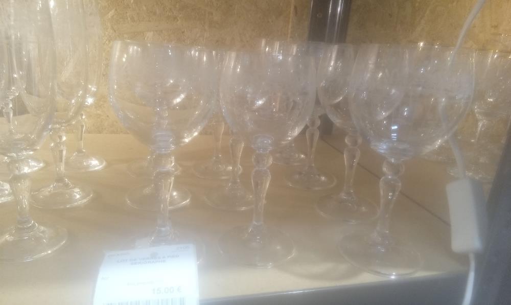 LOT DE VERRES A PIED SERIGRAPHE
