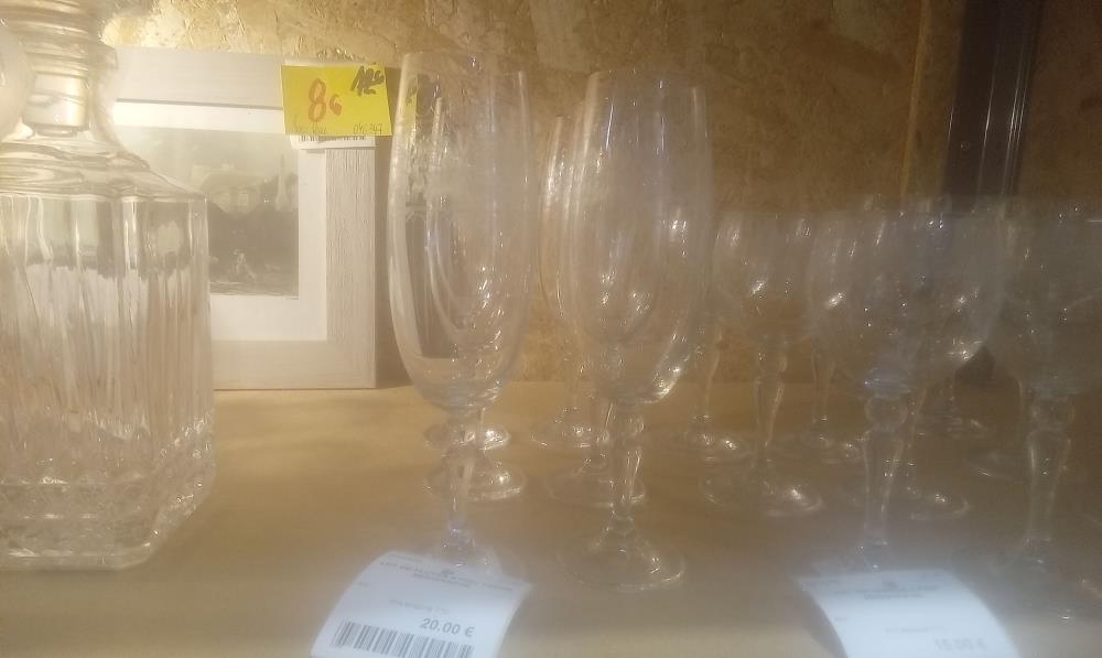LOT DE FLUTES A PIED VERRE SERIGRAPHE