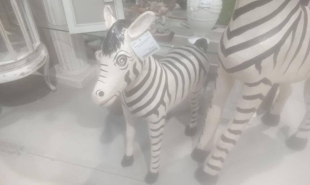 ZEBRE PM EN PAPIER MACHE OREILLE EN L'ETAT
