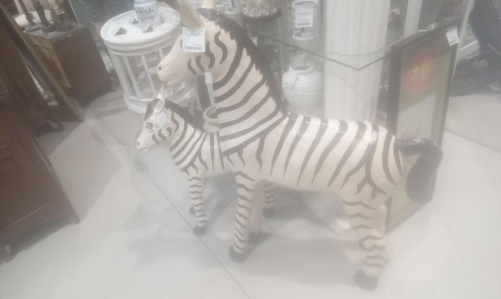 ZEBRE GM EN PAPIER MACHE OREILLE EN L'ETAT