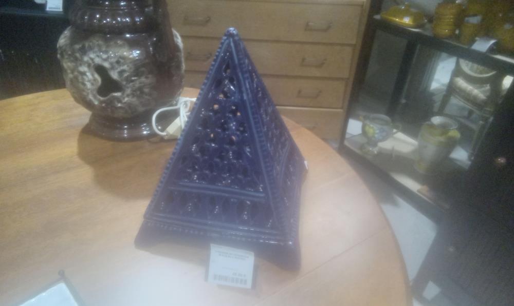 PYRAMIDE EN CERAMIQUE BLEUE EN 2 PARTIES