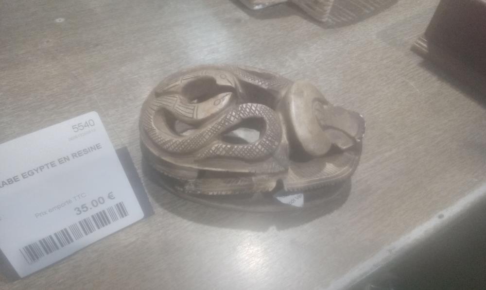SCARABE EGYPTE EN RESINE