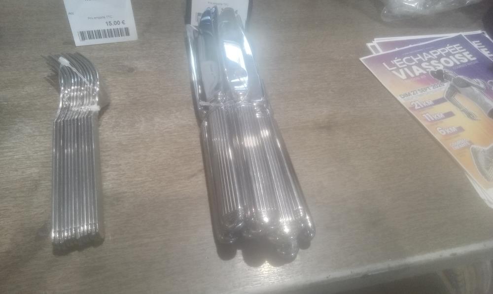 LOT DE 12 COUTEAUX INOX GUY DEGRENNE