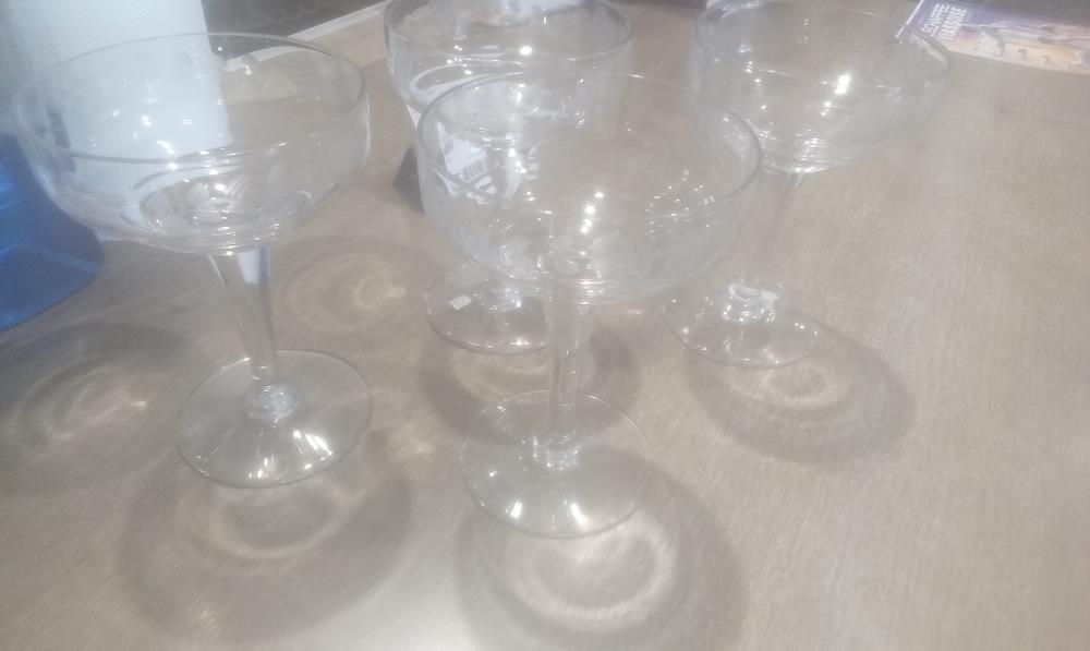 LOT DE 4 COUPES A CHAMPAAGNE VERRE TAILLE