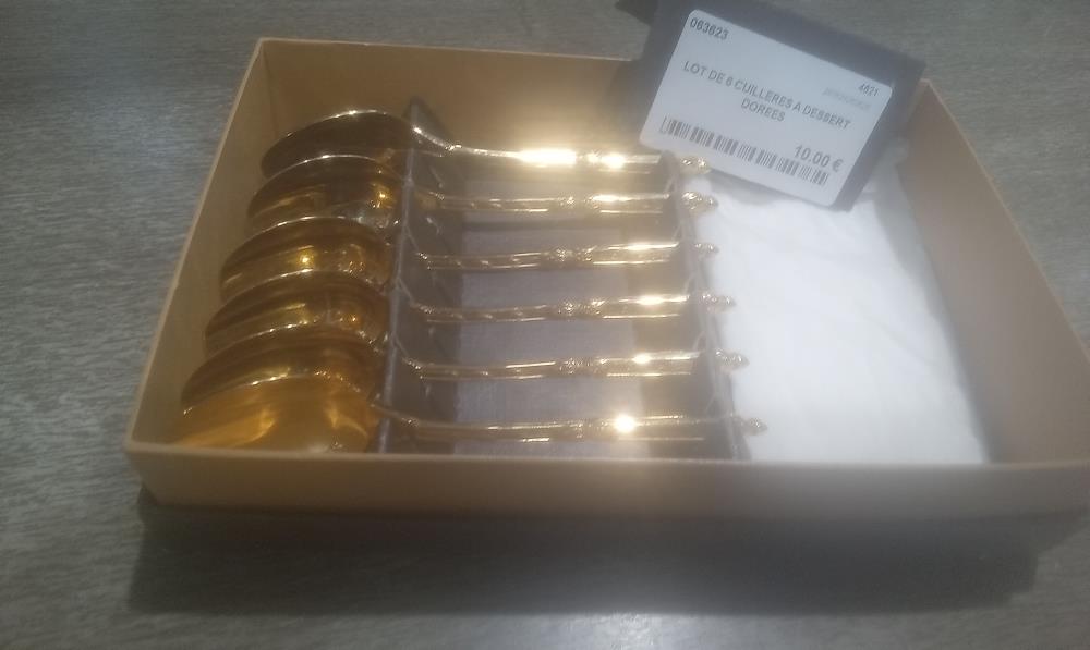 LOT DE 6 CUILLERES A DESSERT DOREES