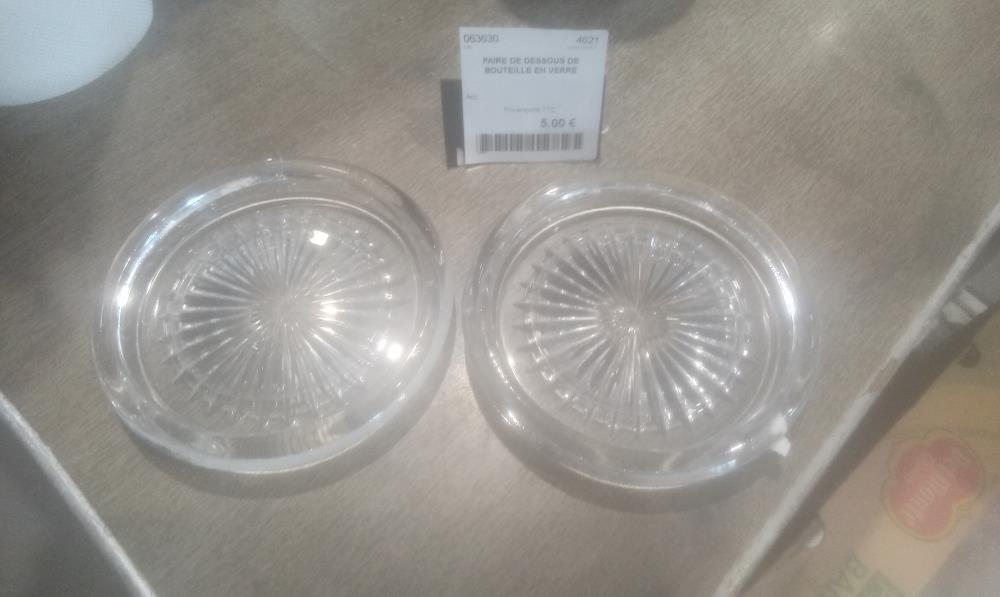 PAIRE DE DESSOUS DE BOUTEILLE EN VERRE