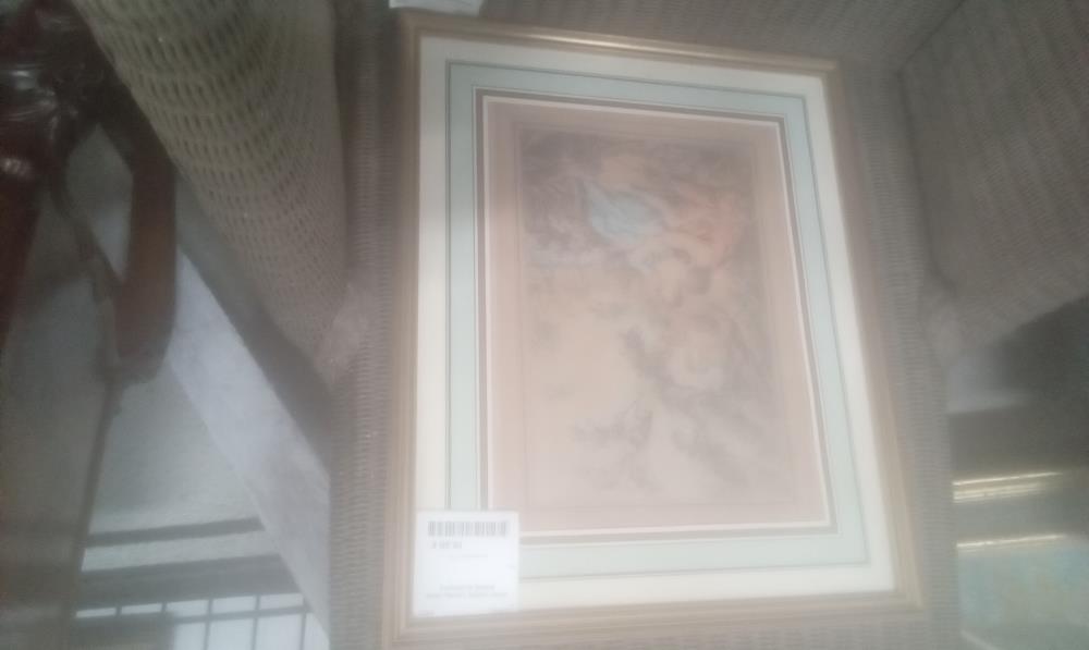 SOUS VERRE CADRE DORE SCENE ELEGANTE