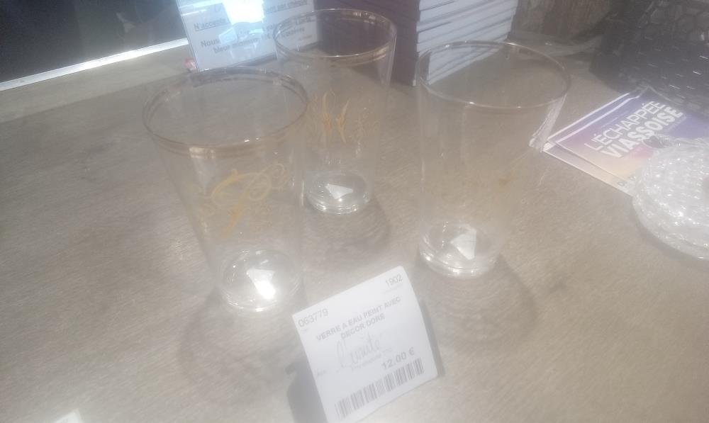 VERRE A EAU PEINT AVEC DECOR DORE