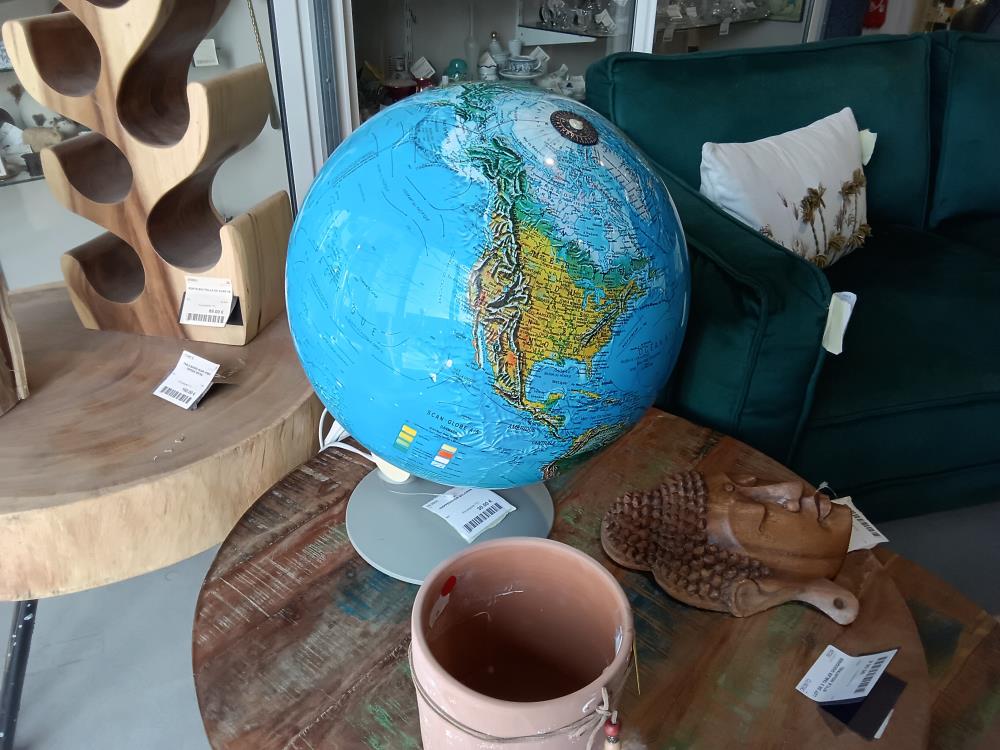 MAPPEMONDE ECLAIREE