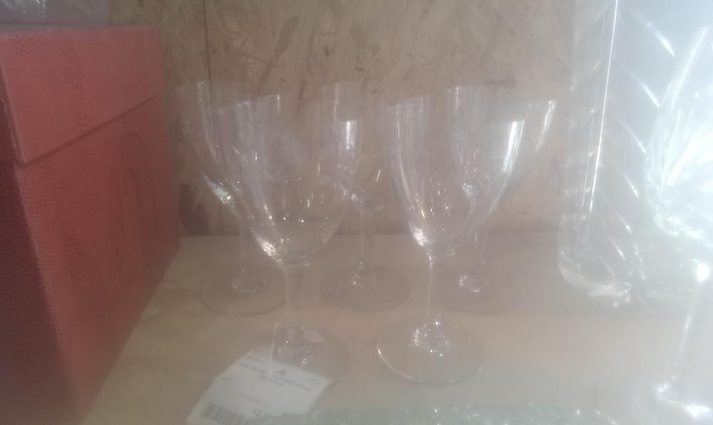 LOT DE VERRES A PIED A EAU TRAVAILLE