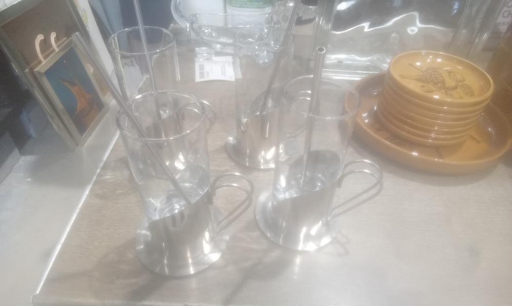 LOT DE 4 VERRES ET INOX+CUILLERES